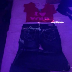 Y2K early 2000s,amethyst “low rise”pants,trendy outfit pants,shirt,earrings.